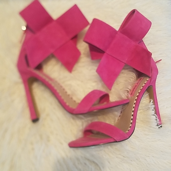 Betsey Johnson Shoes - Betsey Johnson Pink bow heels